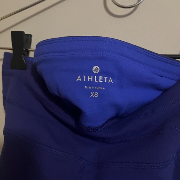 Athleta bright blue reflective rear pocketed Capri leggings size extra small - Picture 3 of 7